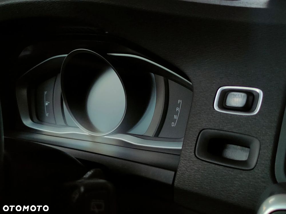 Volvo V60 D4 Geartronic Summum - 23