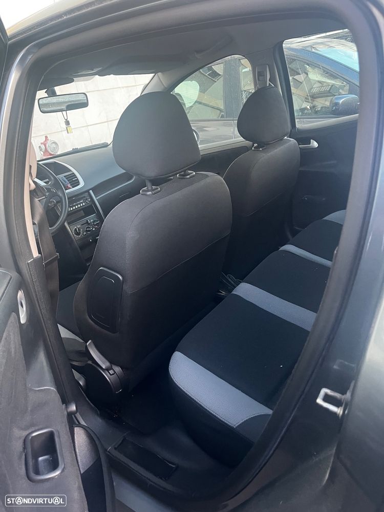 Peugeot 207 1.4 16V Trendy - 25