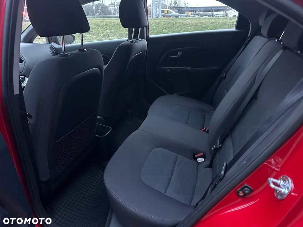 Kia Rio - 5