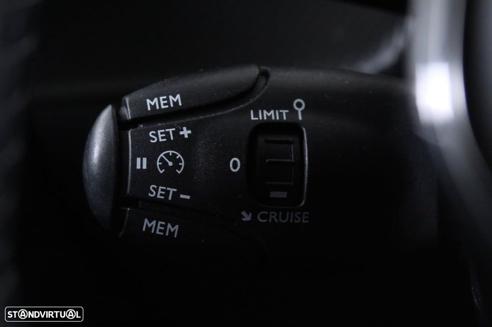 Peugeot 208 1.2 PureTech Allure Pack - 26