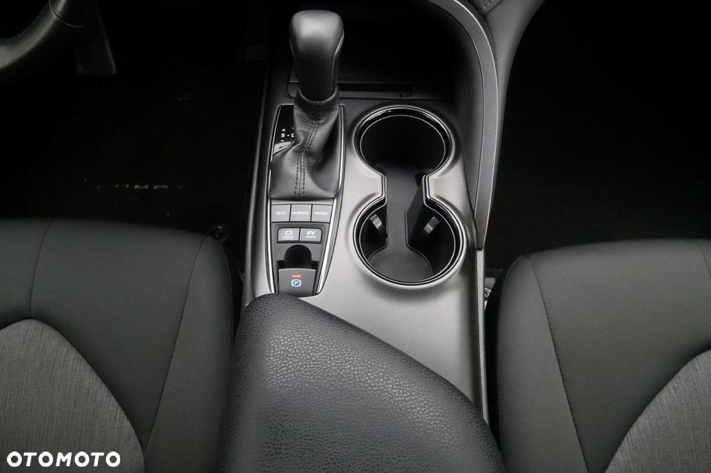 Toyota Camry - 11