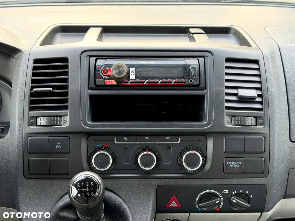 Volkswagen Transporter T5 TDI L2H1 - 19