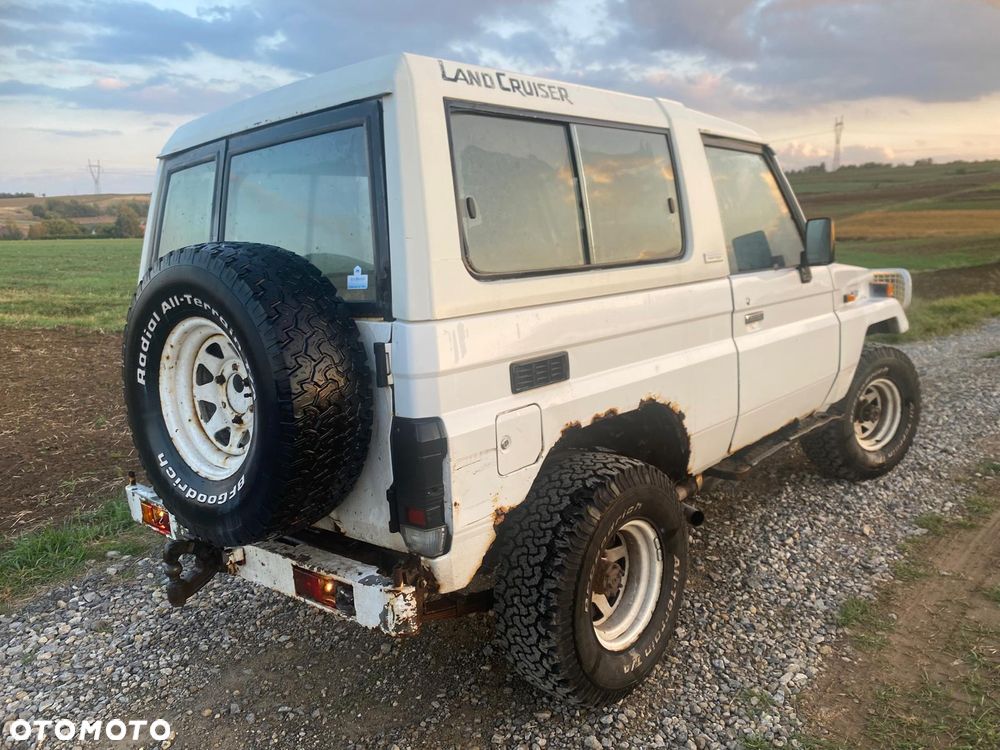 Toyota Land Cruiser - 2