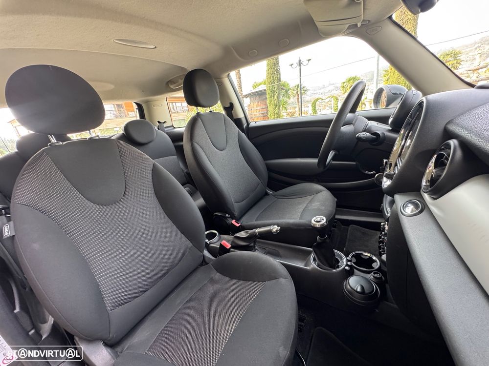 MINI 3 Portas Cooper D - 12