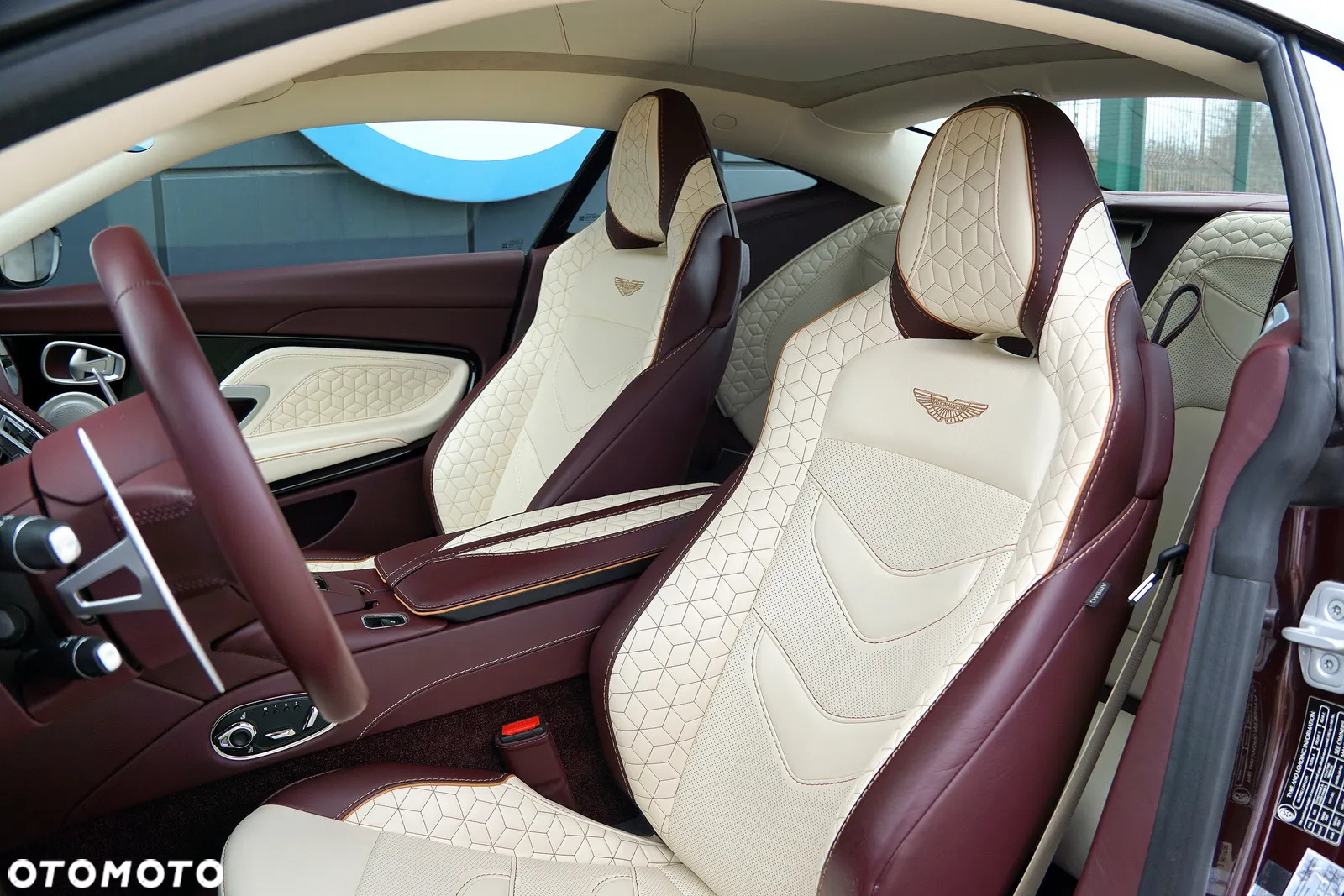 Aston Martin DBS Superleggera Standard - 21
