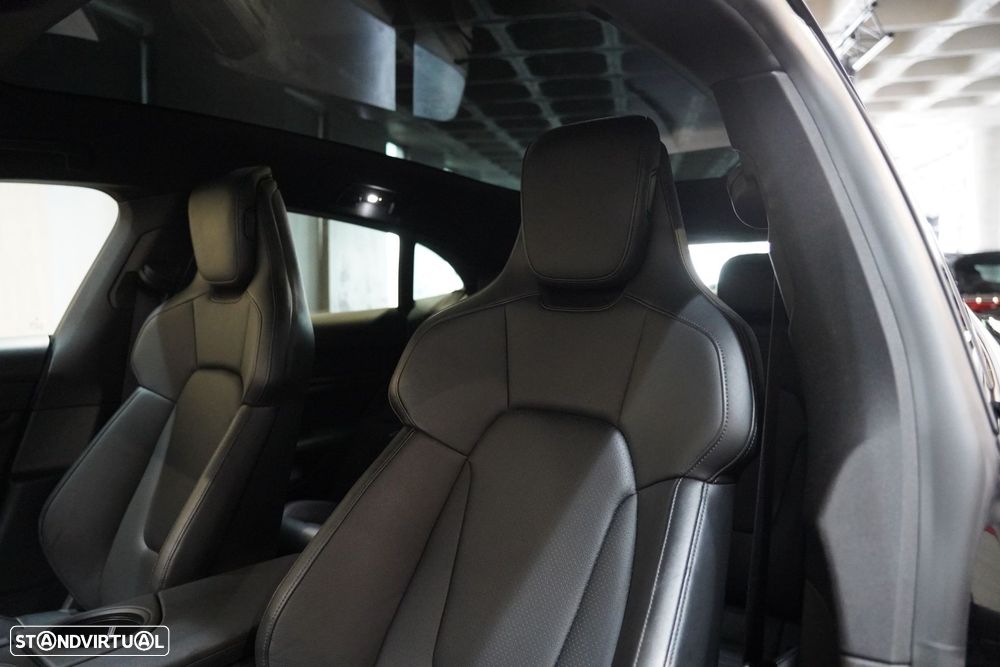 Porsche Taycan Cross Turismo 4 - 32