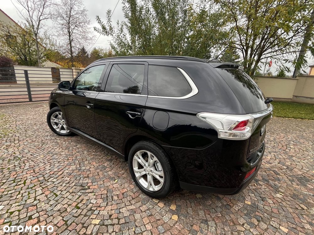 Mitsubishi Outlander 2.0 Intense + - 18