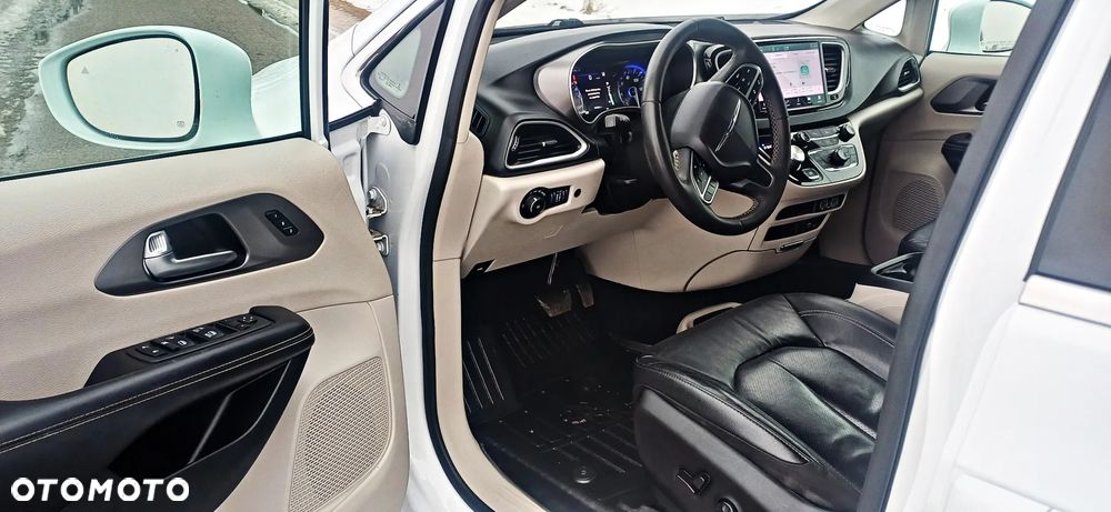 Chrysler Pacifica - 10