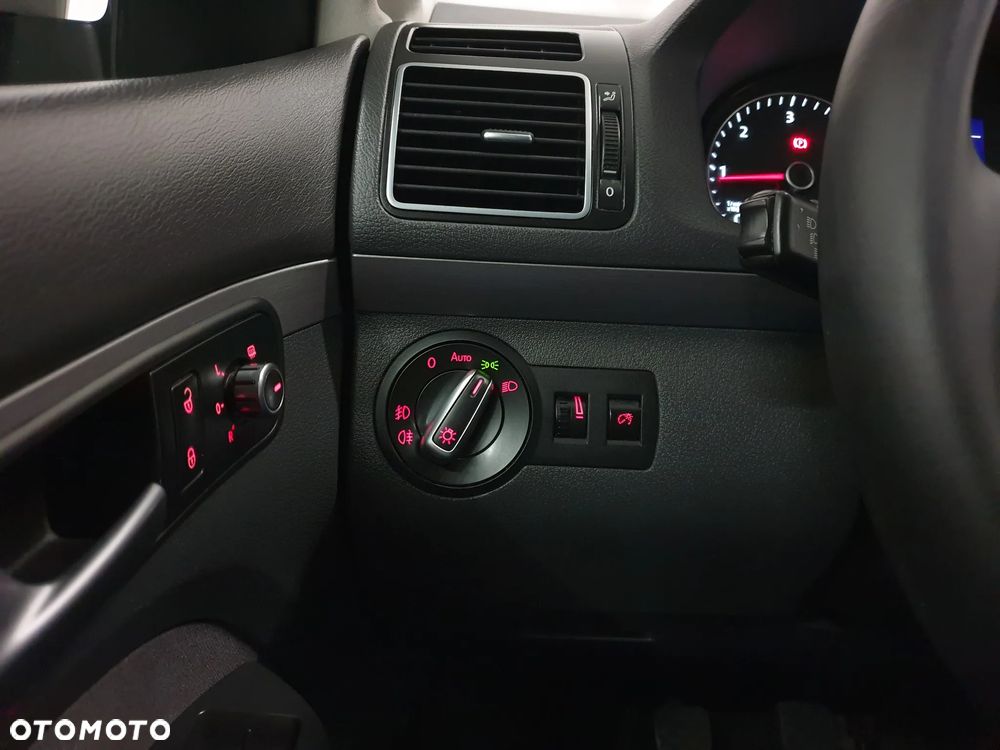 Volkswagen Touran 2.0 TDI DPF Highline - 37