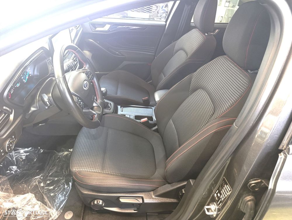 Ford Focus 1.0 EcoBoost MHEV ST-Line - 11