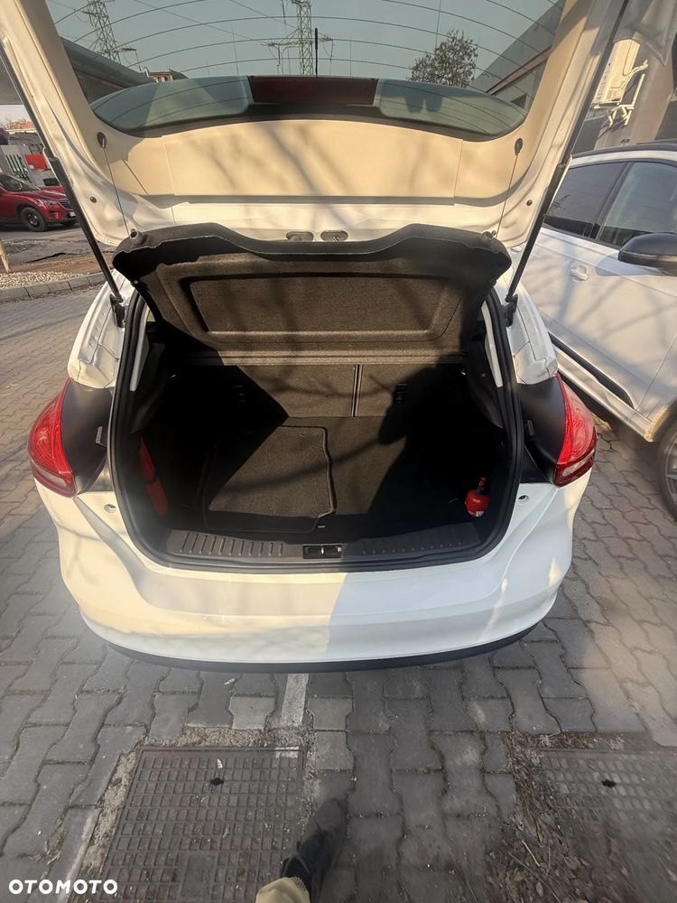 Ford Focus 1.6 Trend - 12