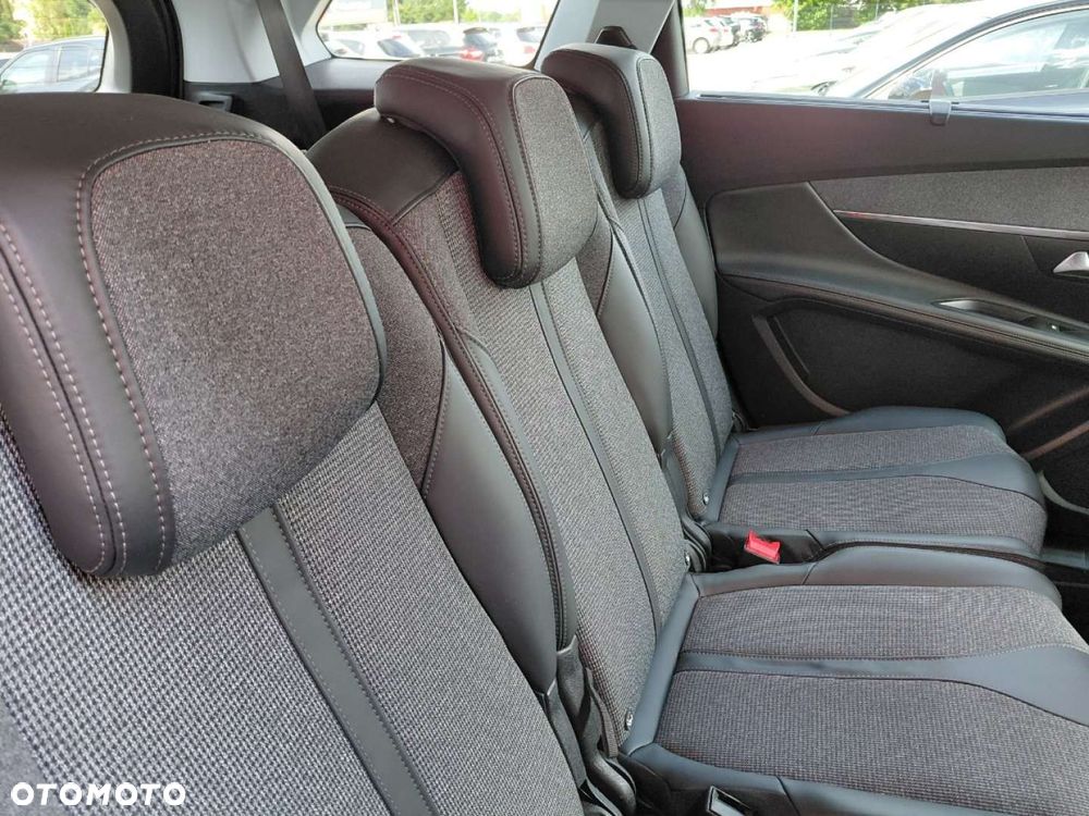 Peugeot 5008 - 19