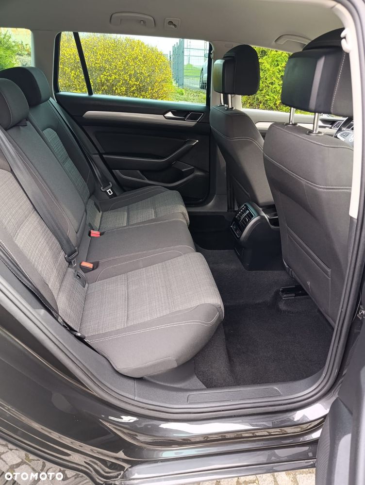 Volkswagen Passat 2.0 TDI SCR DSG Comfortline - 4