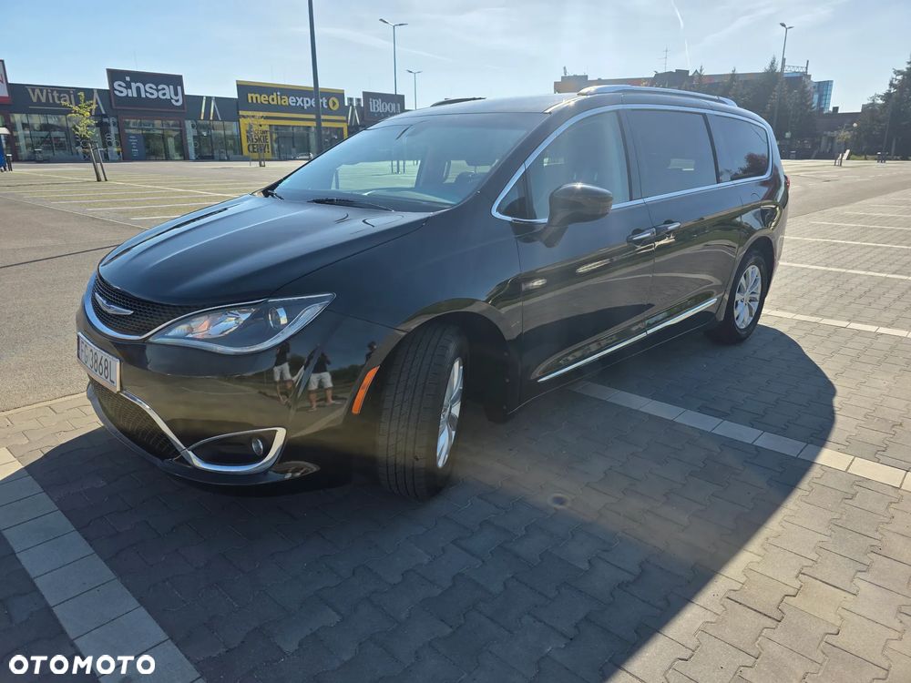 Chrysler Pacifica - 3