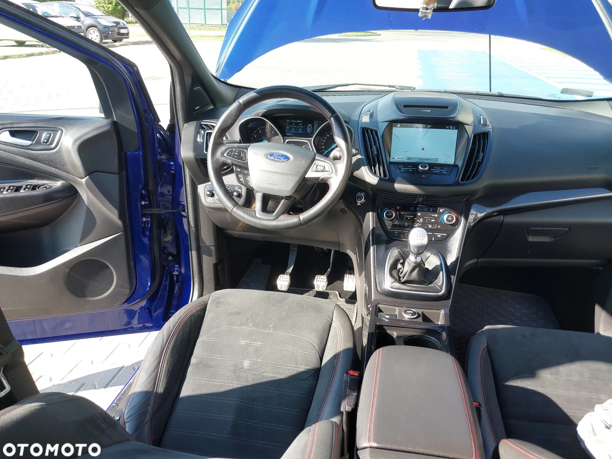 Ford Kuga 1.5 EcoBoost 2x4 ST-Line - 16