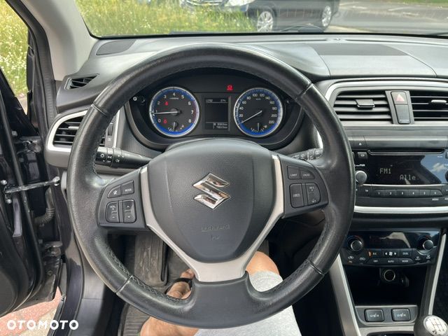 Suzuki SX4 1.6 Premium - 23