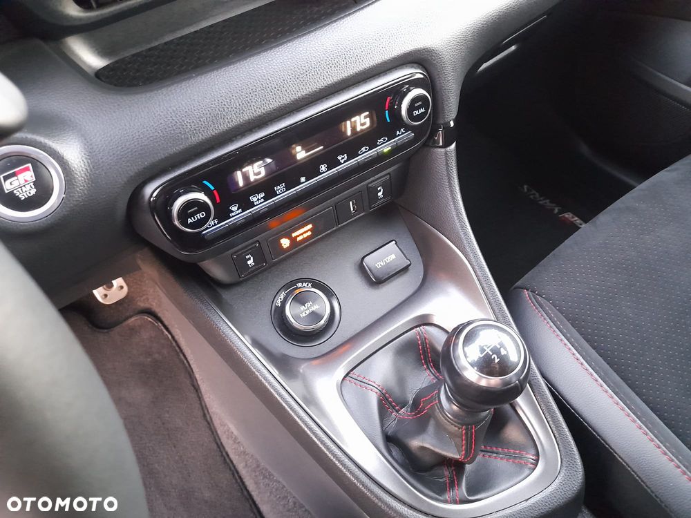 Toyota GR Yaris 1.6 Dynamic - 26