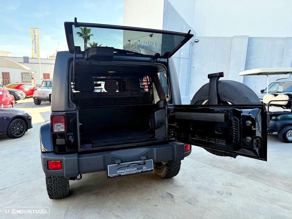 Jeep Wrangler Unlimited 2.8 CRD ATX Sahara Adventure Edition - 28