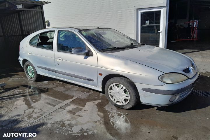 Dezmembrez Renault Megane 1 [facelift] [1999 - 2003] Hatchback 1.4 MT - 3