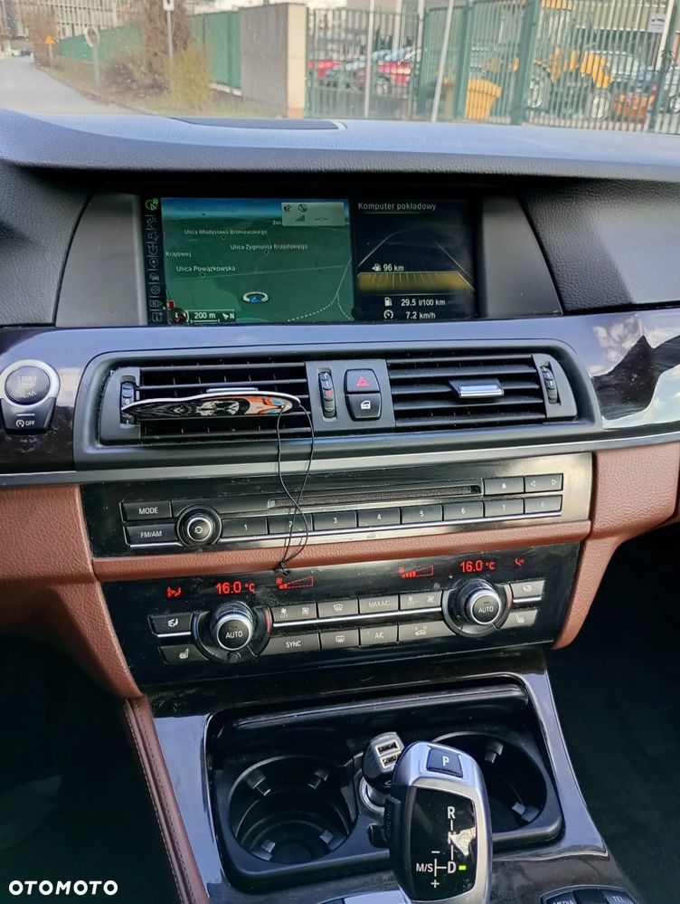 BMW Seria 5 528i xDrive Sport-Aut Luxury Line - 11