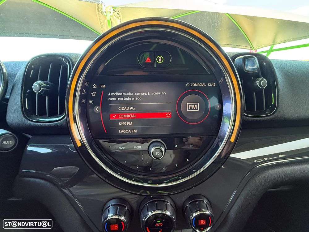 MINI Countryman Cooper D Premium Essential Auto - 35