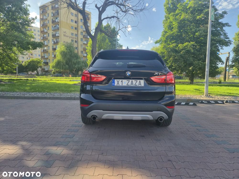 BMW X1 xDrive25i Advantage - 10