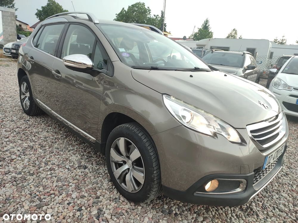Peugeot 2008 1.2 Pure Tech GPF Allure S&S EAT6 - 17