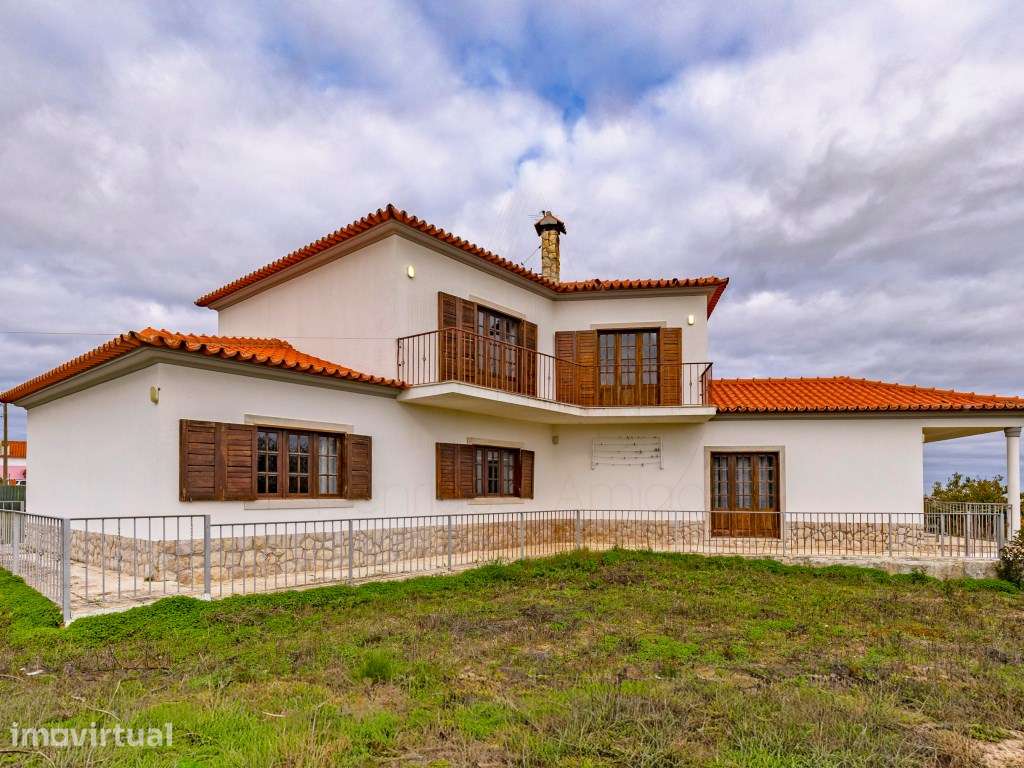 Moradia T3 Isolada com 1000 m² de terreno em Castelo, Sesimbra - Grande imagem: 4/51