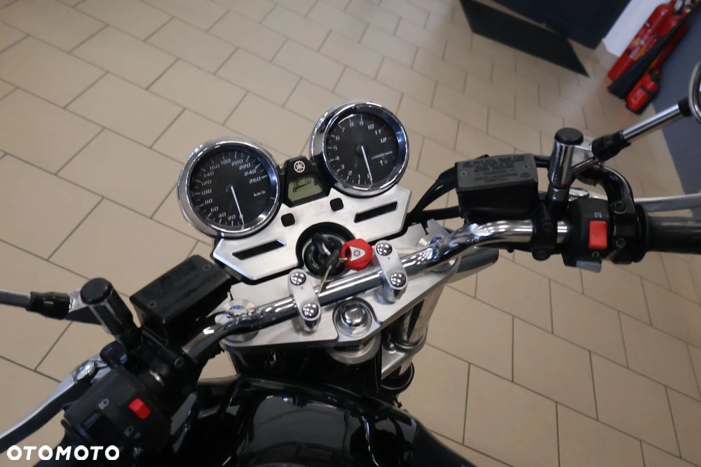 Yamaha XJR - 8