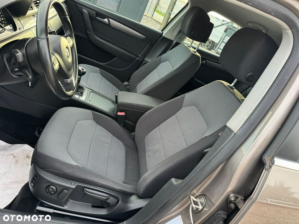 Volkswagen Passat - 30