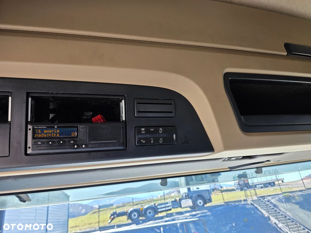 Mercedes-Benz ACTROS - 11