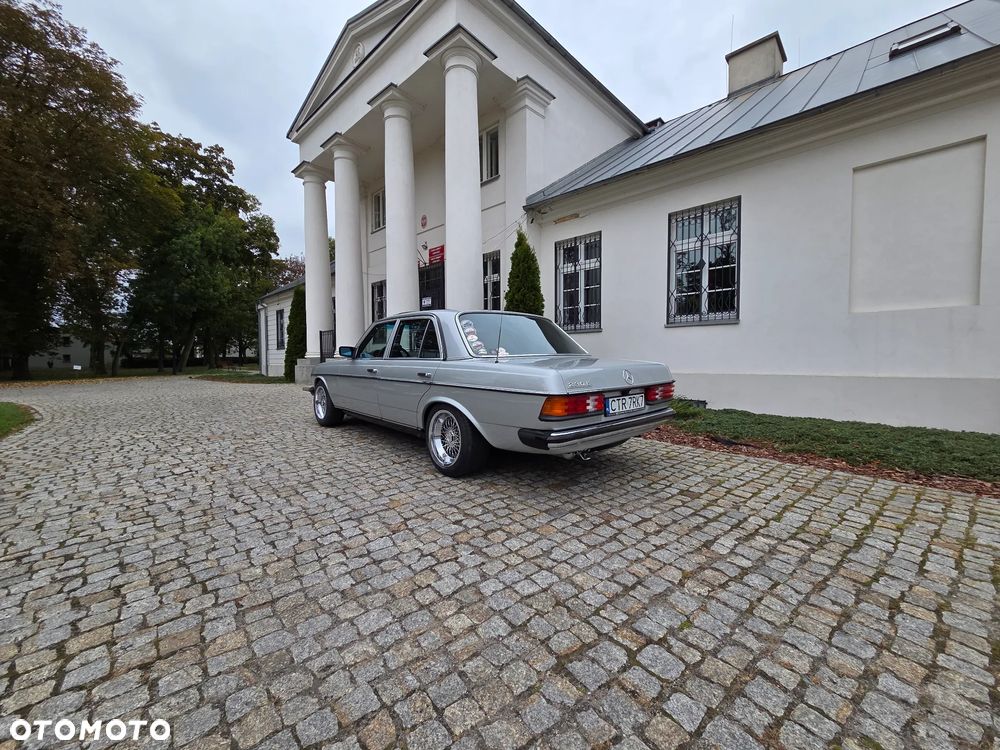 Mercedes-Benz W123 - 15