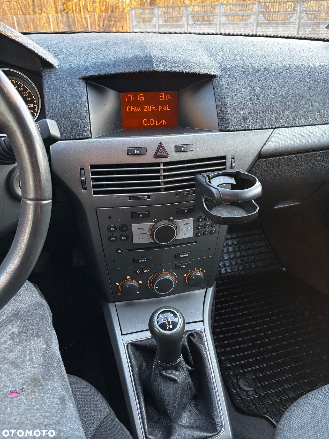 Opel Astra GTC 1.6 - 13