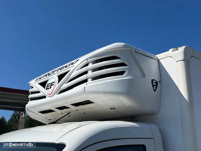 MAN TGE-180cv Cx aut. COM FRIO - 9
