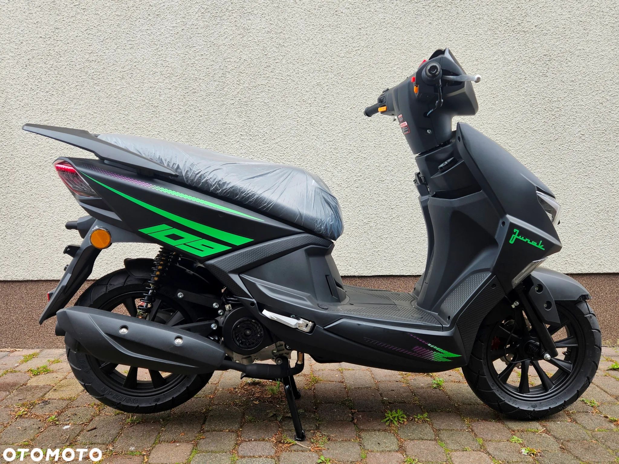 Junak Inny - 1