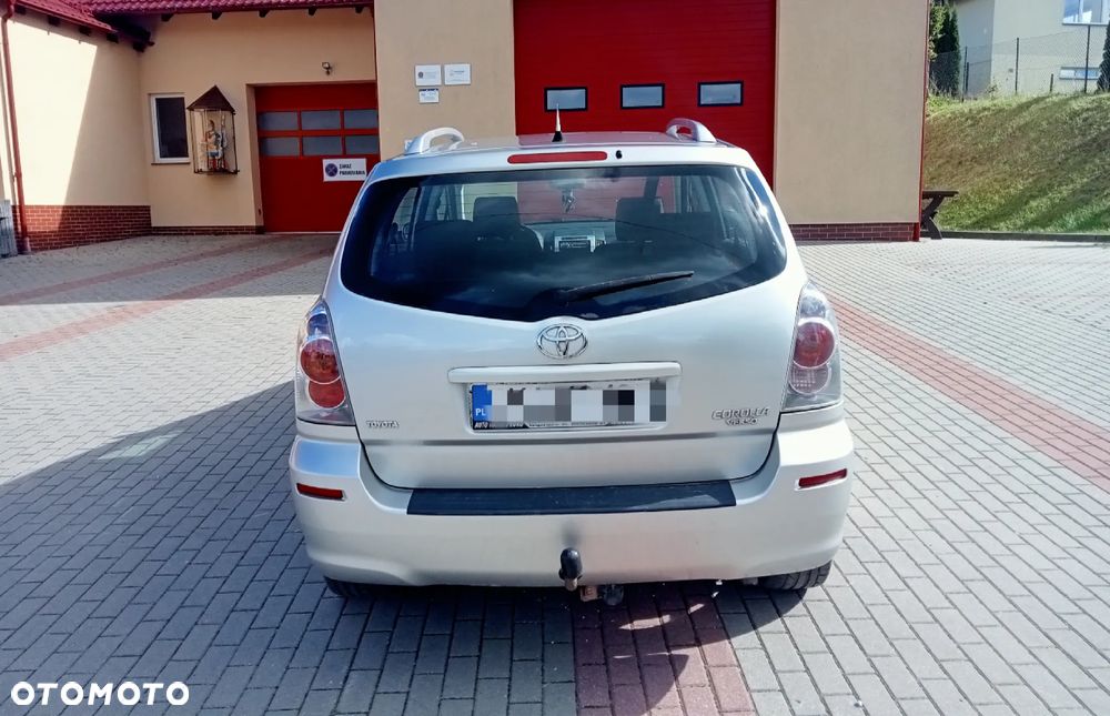 Toyota Corolla Verso - 4