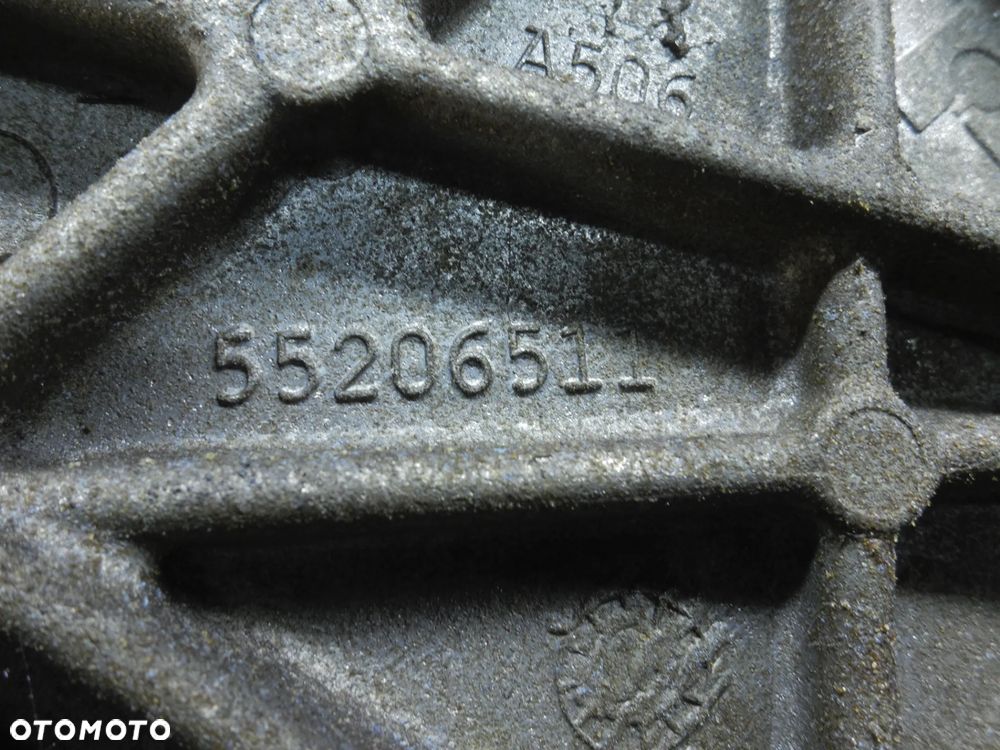 Łapa uchwyt wspornik Opel Corsa D 55206511 FIAT - 2