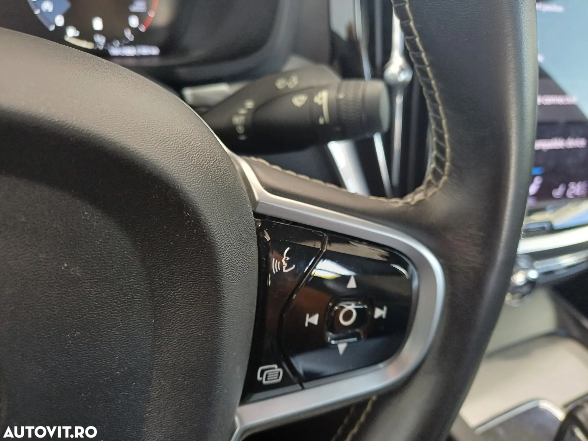 Volvo S60 T5 Momentum Pro - 13