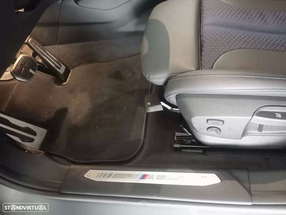 BMW 116 d Pack Desportivo M Auto - 24