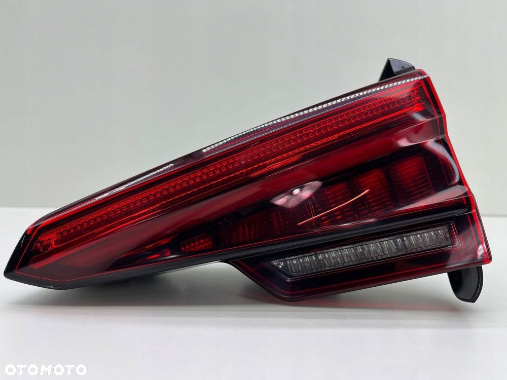 AUDI A4 B9 LAMPA PRAWA TYŁ W KLAPĘ LED 8W5945094B - 1