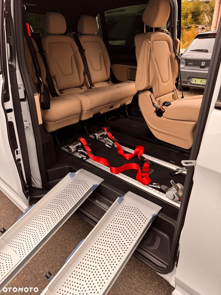 Ford Tourneo Custom - 38