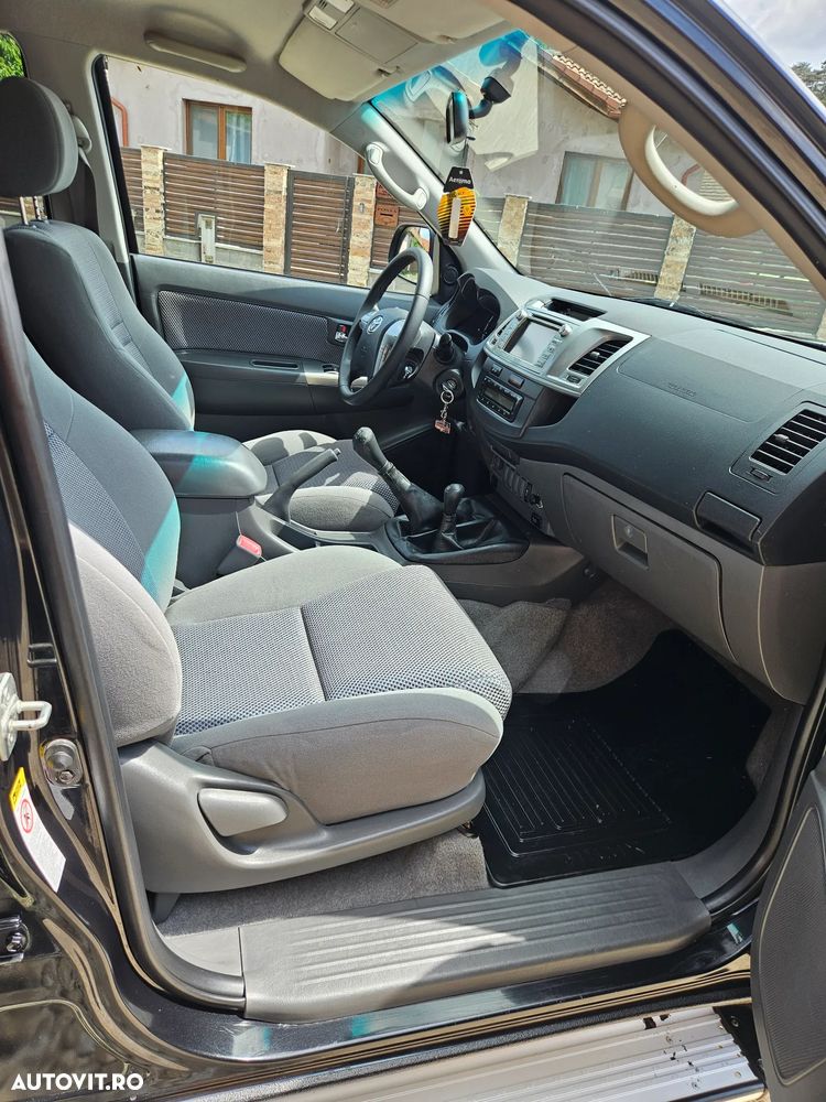 Toyota Hilux 4x4 Double Cab Executive - 7