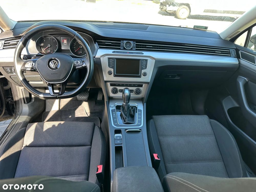 Volkswagen Passat - 11