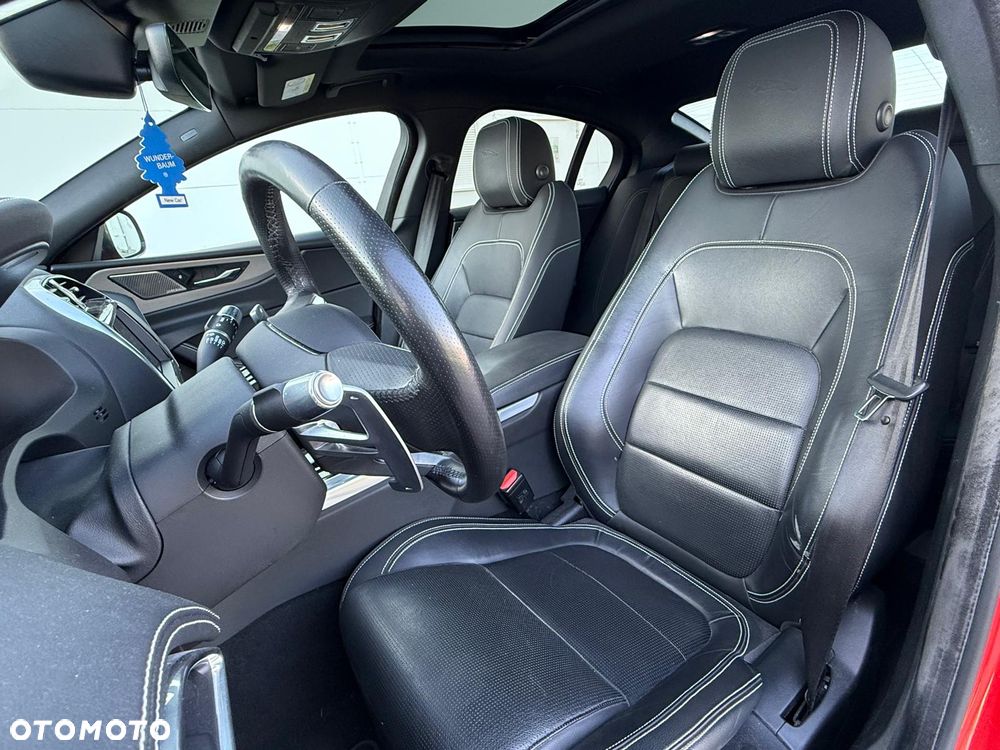 Jaguar XE 2.0 D180 R-Dynamic SE - 15