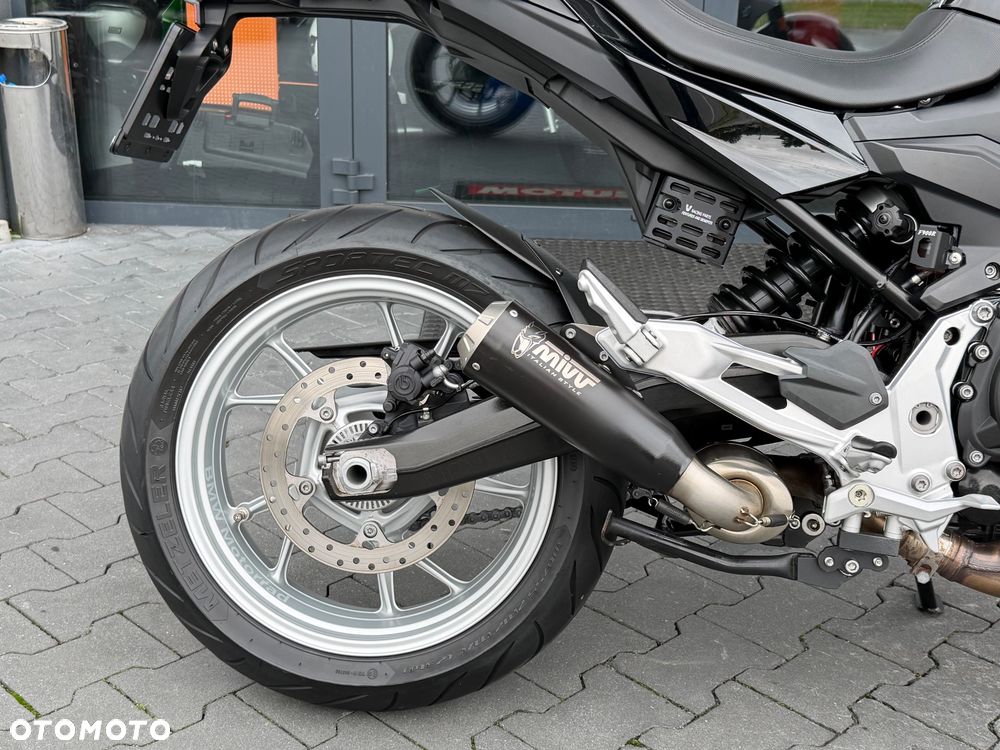 BMW F - 6