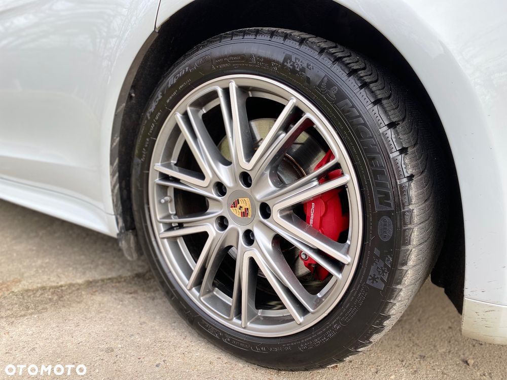 Porsche Panamera Turbo Sport Turismo - 7