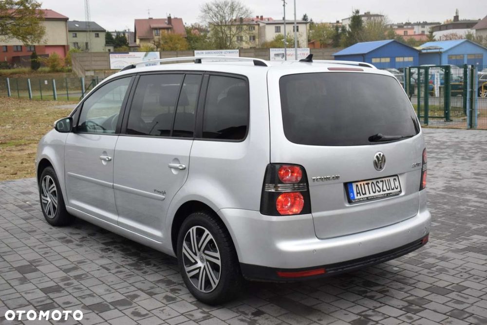 Volkswagen Touran - 9