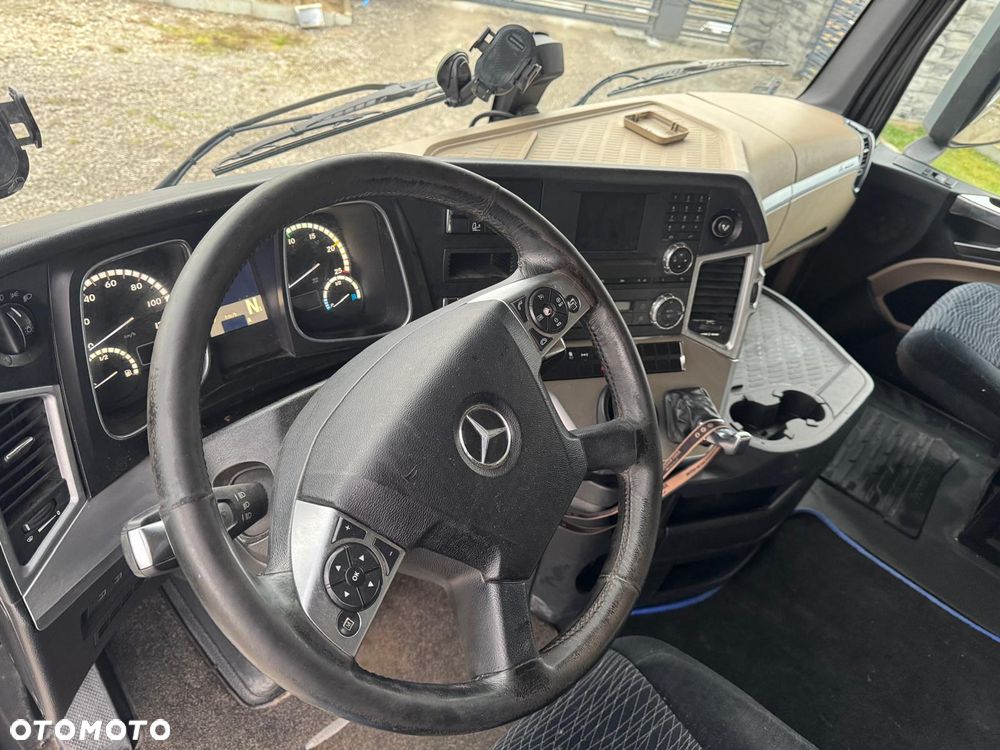 Mercedes-Benz Actros - 13