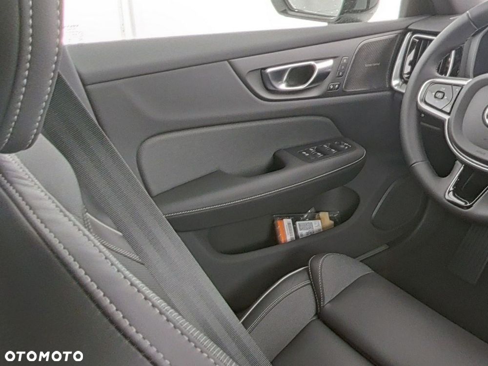 Volvo V60 B4 B DKG Ultra Dark - 12