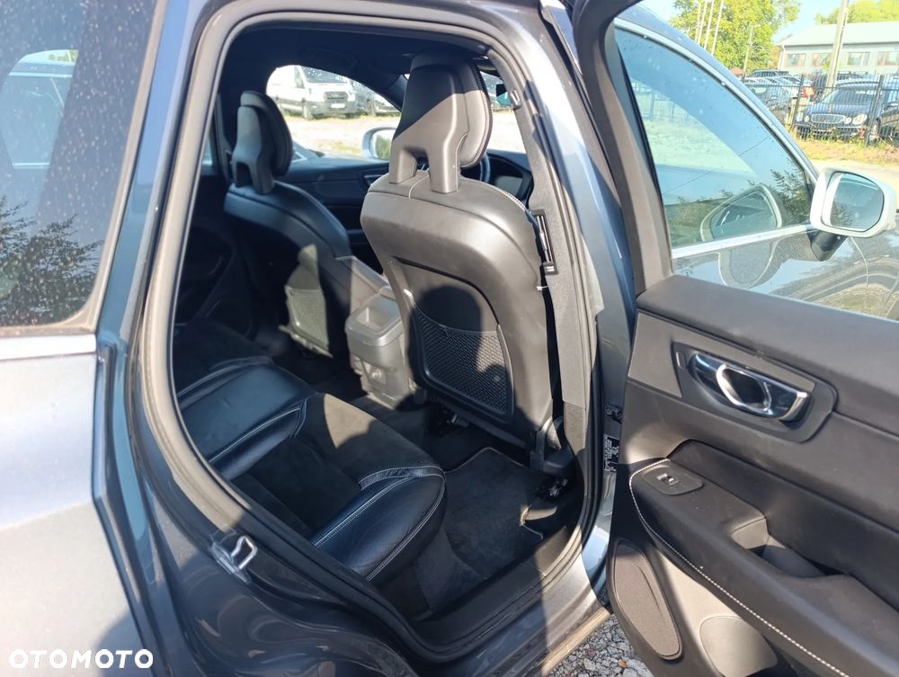 Volvo XC 60 D5 AWD R-Design - 11